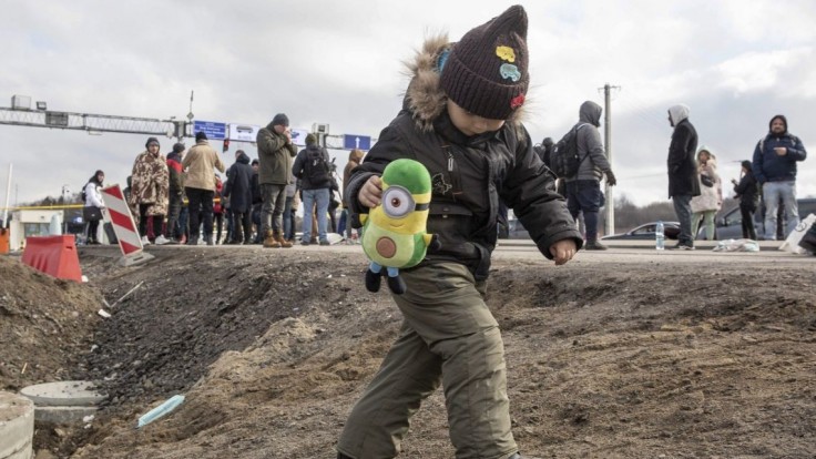 Rodičia na Ukrajine schovávajú svoje deti v pivniciach. Boja sa nútenej evakuácie
