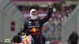 Verstappen vyštartuje z pole position, jeho kolega Pérez z posledného miesta