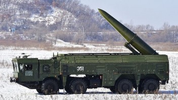 Rusko umiestnilo raketové komplexy Iskander do Bieloruska. Sú schopné niesť jadrové hlavice
