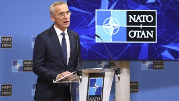 Stoltenberg: NATO musí zvýšiť výdavky na obranu. Bezpečnosť nemôžeme pokladať za samozrejmosť