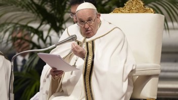 Pápež na Zelený štvrtok odslúžil bohoslužbu, omšu venoval sviatosti kňazstva