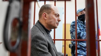 Ruská prokuratúra žiada pre opozičného politika Kara-Murzu 25 rokov väzenia