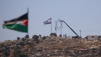 Izraelskí vojaci na okupovanom Západnom brehu Jordánu zastrelili Palestínčana a ďalších zranili