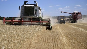 Dohodám o obilí podľa Ukrajiny hrozí zastavenie, Rusko opäť blokuje inšpekcie