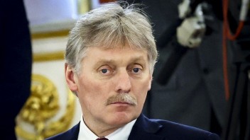 Rusko sleduje správy o nových sankciách, tvrdí Peskov. Mohli by podľa neho viesť k poškodeniu svetovej ekonomiky