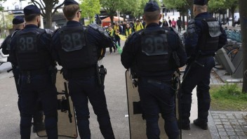 Lupiči za bieleho dňa vykradli klenotníctvo v Paríži, škoda je v miliónoch eur