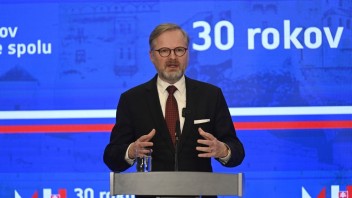 Česká vláda má dvoch nových šéfov rezortov, školstvo bude viesť už tretí minister pod Fialom