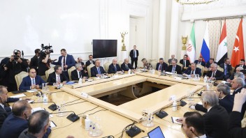 V Moskve rokujú ministri Turecka a Sýrie. Ide o prvé stretnutie šéfov diplomacií od začiatku vojny