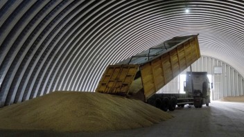 Predĺženie dohody o ukrajinskom obilí visí na vlásku. Rozhovor je konštruktívny, tvrdí Ankara