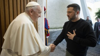 FOTO: Zelenskyj pricestoval do Ríma, stretol sa aj s pápežom. V nedeľu navštívi Nemecko