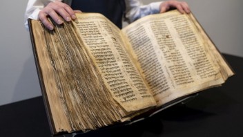 V New Yorku vydražili rukopis Biblie za takmer 40 miliónov, kupec ho chce darovať múzeu