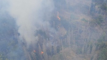 Hasiči lokalizovali požiar v Českom Švajčiarsku, vrtuľník odvolali