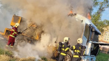 V Prešove niekto podpálil kamión so senom. Patrí cirkusu z Česka, ten prosí o pomoc