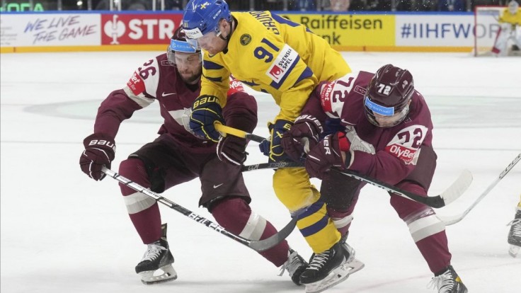 Domáci hokejisti dosiahli historický výsledok. Lotyši porazili Švédov ako aj i postúpili do semifinále MS