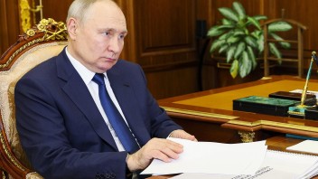 Putin v Kremli pokračuje v práci. O útoku dronov na Moskvu bol informovaný, uviedol Peskov