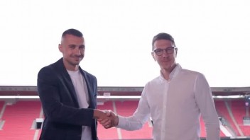 Futbalový reprezentant Schranz predĺžil zmluvu so Slaviou Praha
