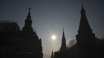 Kremeľ uviedol, že Rusko zatiaľ neplánuje vyhlásiť stanné právo
