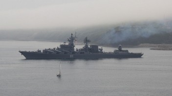 Rusi začali námorné cvičenia na viacerých miestach. Zúčastňuje sa ich takmer 15-tisíc vojakov
