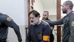 Začína sa súdny proces s Dušanom Dědečkom. Prokurátor na neho podal obžalobu