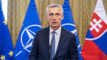 Stoltenberg v Bratislave: Slovensko sa môže spoľahnúť na NATO, chráni mier