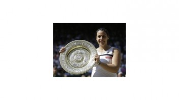 Francúzka Bartoliová sa stala víťazkou ženskej dvojhry vo Wimbledone