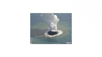 Po výbuchu sopky vznikol pri pobreží Japonska nový ostrov