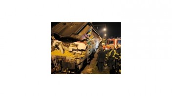 Zrážka vlaku s kamiónom v Tlmačoch nespôsobila vážnejšie škody