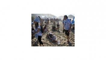 Známu pláž Copacabana zaplavili fanúšikovia finalistov
