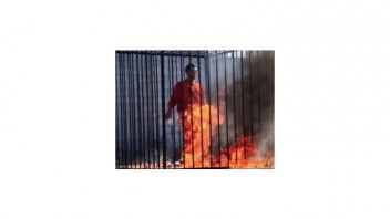 Kalifát upálil zajatého pilota, Jordánsko reagovalo popravami väzňov