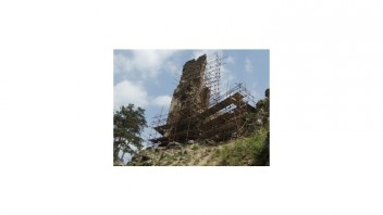 Záchrancovia tekovského hradu Revište dostali ranu pod pás