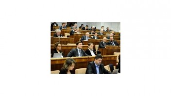 Parlament vzal na vedomie správu o eurofondoch, k Smeru sa pridal aj Kuffa