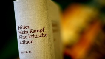 V Nemecku vydali Hitlerov Mein Kampf, mohol by byť školskou pomôckou