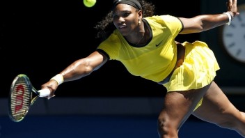 Serena Williamsová a Radwaňská prvými dvomi semifinalistkami