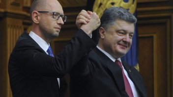 Kríza na Ukrajine naberá na obrátkach, Porošenko hľadá náhradu za Jaceňuka