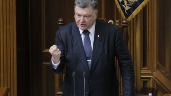 Porošenko uvažuje o výmene premiéra, Jaresková v užšom výbere