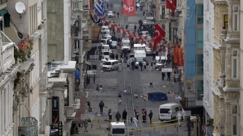 Na pešej zóne v centre Istanbulu vybuchla bomba, zomrelo niekoľko ľudí