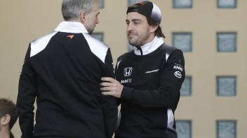 Alonso v Bahrajne neodštartuje, neprešiel zdravotnými testami