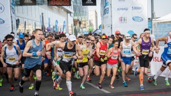 Bratislavský maratón prilákal rekordný počet bežcov, prvý raz triumfoval Čech