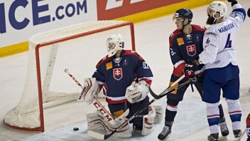 Slovenskí hokejisti prehrali s Francúzmi, rozhodli až nájazdy