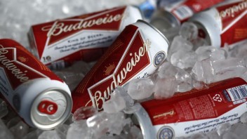 Budweiser sa pred voľbami premenuje, názov bude nacionalistickejší