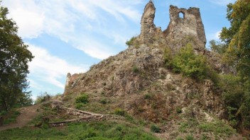 Záchranu hradu Šášov môžu skomplikovať vlastnícke vzťahy