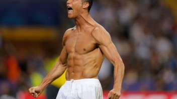 Ronaldovi pred zápasom praskli nervy, novinárovi zahodil mikrofón