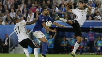 Napínavý súboj o semifinále medzi Nemeckom a Talianmi rozhodli až penalty