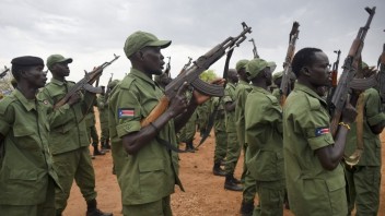 Z Južného Sudánu evakuovali cudzincov, z krajiny utekajú tisícky ľudí