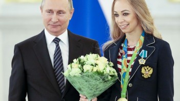 Rusi štedro odmenia víťazov z Ria, nezískajú len milióny rubľov