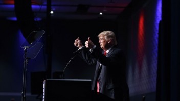 Trump sľúbil Američanom silnejšiu armádu, ak ho zvolia za prezidenta
