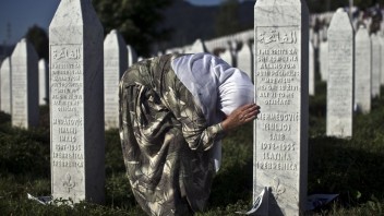 Pozostalí obetí zo Srebrenice neuspeli, súd zamietol ich žalobu