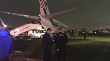 Lietadlo s kandidátom na viceprezidenta USA malo nehodu pri pristávaní