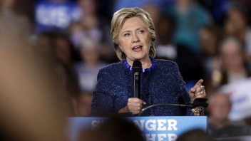 FBI vyšetrovanie Clintonovej e-mailov do volieb ukončiť nestihne