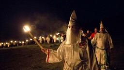 Ku Klux Klan sa už rozhodol, vo voľbách priamo podporil Trumpa